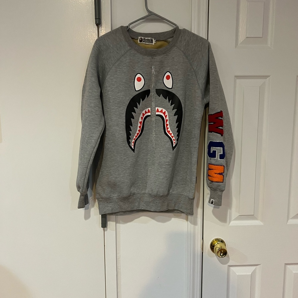A bathing Ape men sweater M mint condition